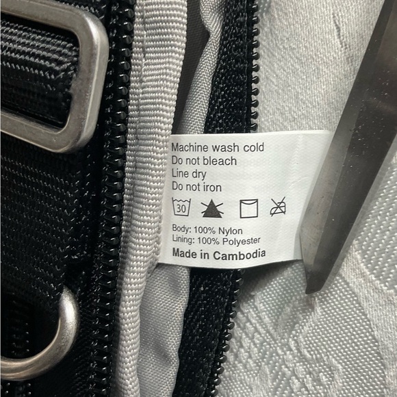 Baggallini  Mini Sling Crossbody Shoulder Bag Black New W/out Tags - Picture 7 of 10